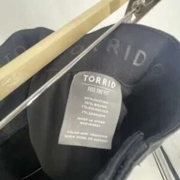 Torrid Bombshell High-Rise Skinny Jeans Plus Size 24 Black Denim Stretch NWT - Picture 3 of 6